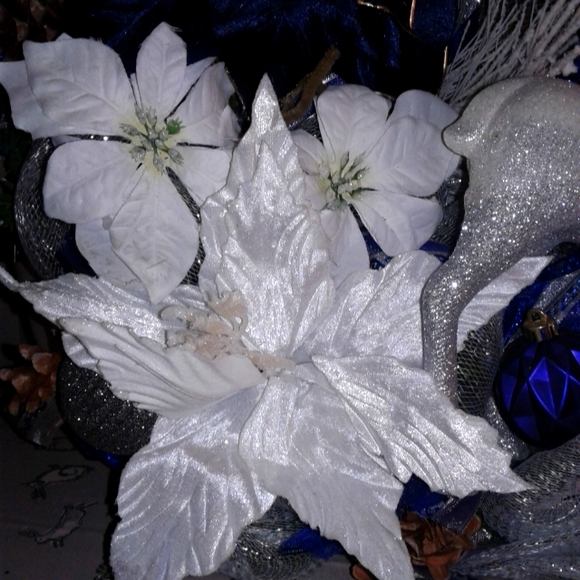 Stunning Handmade Christmas Wreath in Blue Tones NWOT - Picture 5 of 11